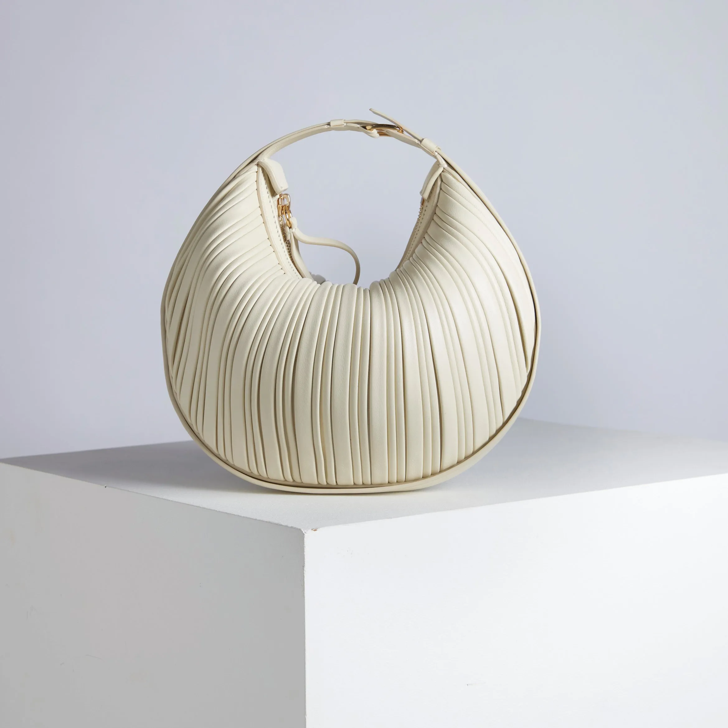 Cookie 28 Pleated Cloud Cream Shoulder Bag