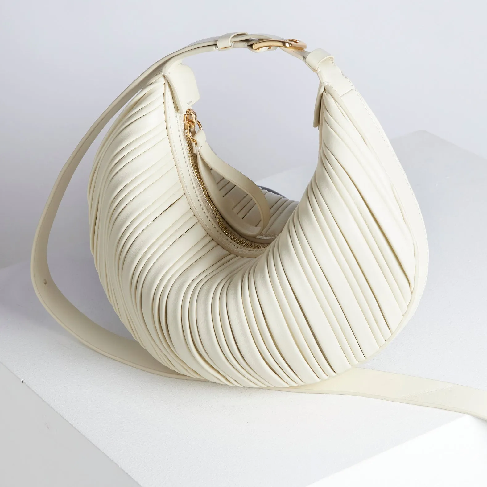 Cookie 28 Pleated Cloud Cream Shoulder Bag