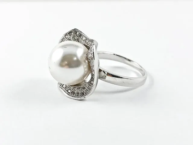 Elegant Unique Leaf Frame With Center Pearl CZ Brass Ring