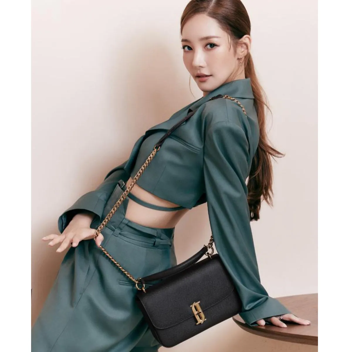 J.ESTINA DELLA SM Shoulder Crossbody Tote Black Leather Metal Chain Adjustable Strap Minyoung Park PICK / from Seoul, Korea